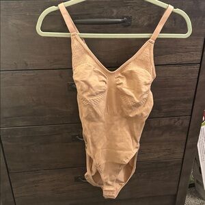 Women's Shapewear Bodysuit in Soft Tan
